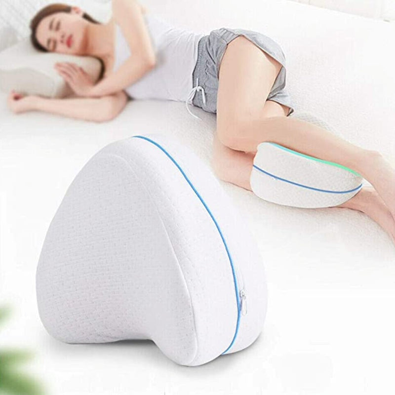 Almohada blanca en forma de corazón para poner entre las rodillas